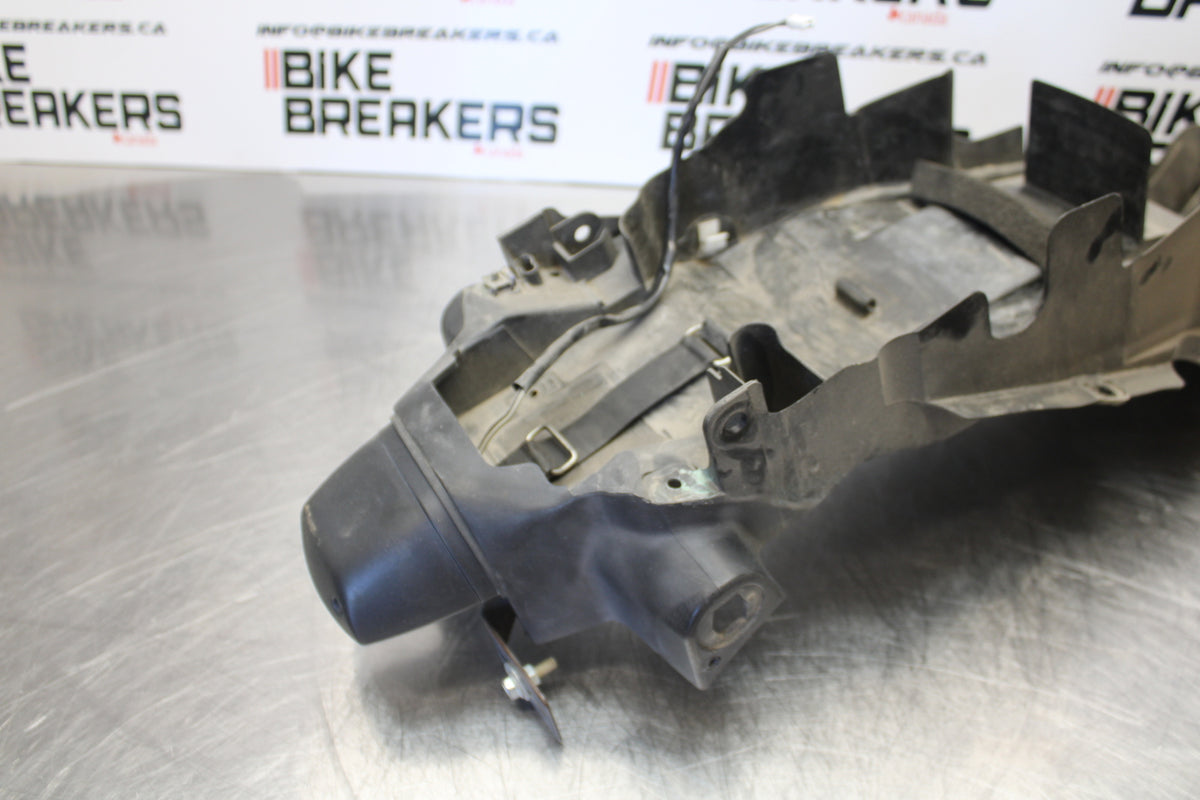 00 SUZUKI SV650 REAR BACK TAIL UNDERTAIL BATTERY TRAY PLASTIC BB156