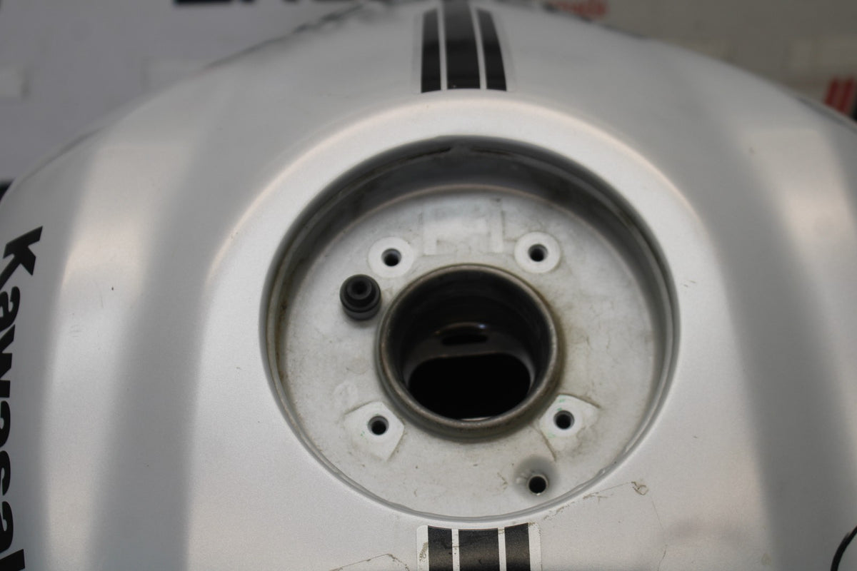 23-26 KAWASAKI NINJA ZX4RR GAS TANK FUEL CELL PETROL RESERVOIR BB898