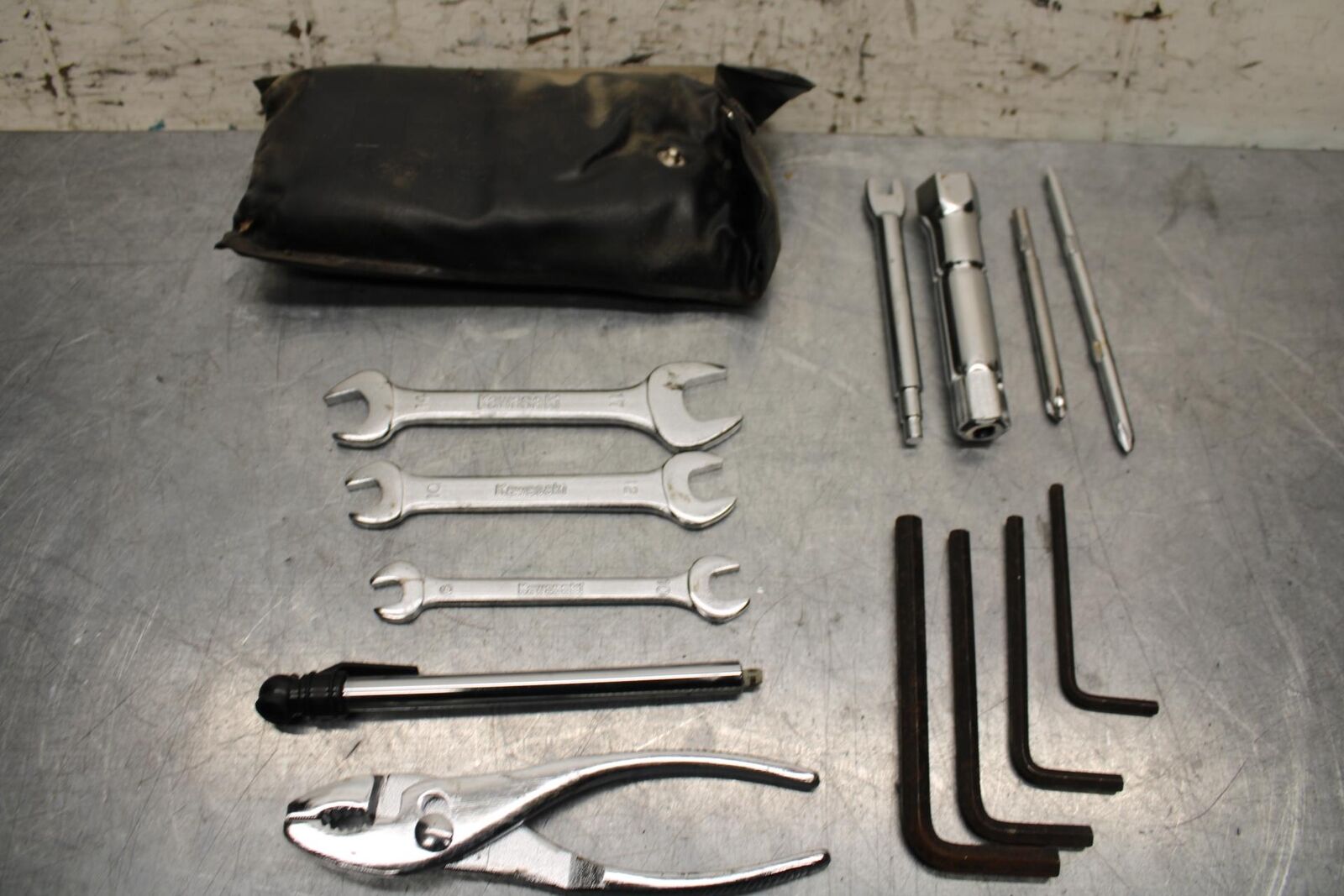 2005 Kawasaki Vulcan 1500 Classic STOCK TOOLS OEM TOOL BAG KIT SET BB576