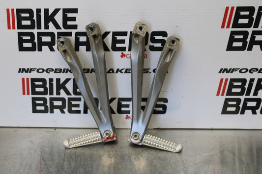 04-05 YAMAHA YZF R1 REAR BACK PASSENGER PEG SET PAIR BB173
