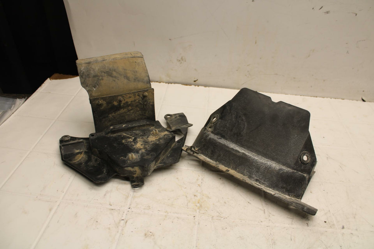 07-08 YAMAHA V STAR 1100 TRAY HOLDER FRAME COVER W/ MUD GAURD BB404