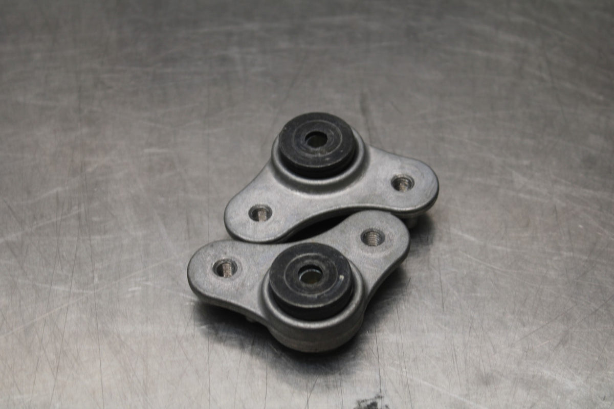 18 YAMAHA SUPER TENERE FRONT GAS TANK BRACKET MOUNT SET PAIR BB832