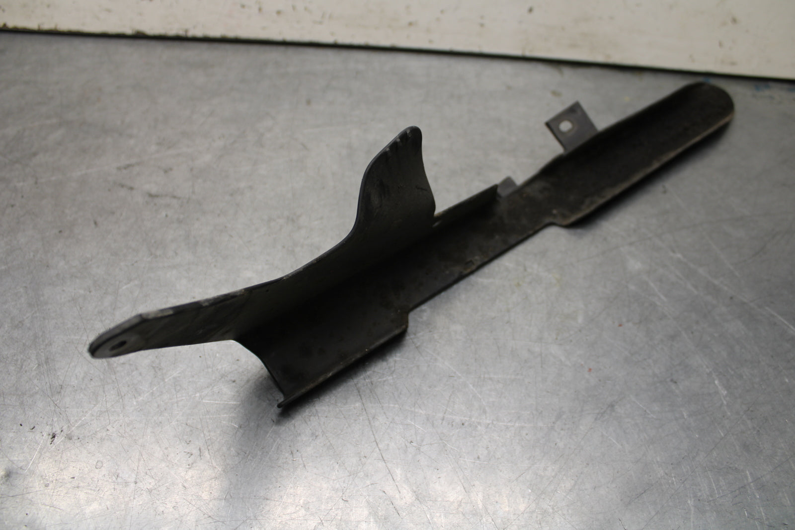 16 KAWASAKI NINJA ZX10R REAR BACK DRIVE CHAIN GUARD SHIELD 36014-0062  BB650