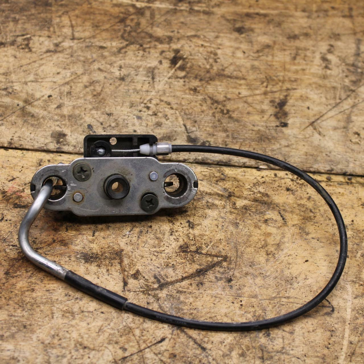 07-11 SUZUKI VSTROM 650 REAR PASSENGER SEAT LATCH LOCK ASSEMBLY BB340