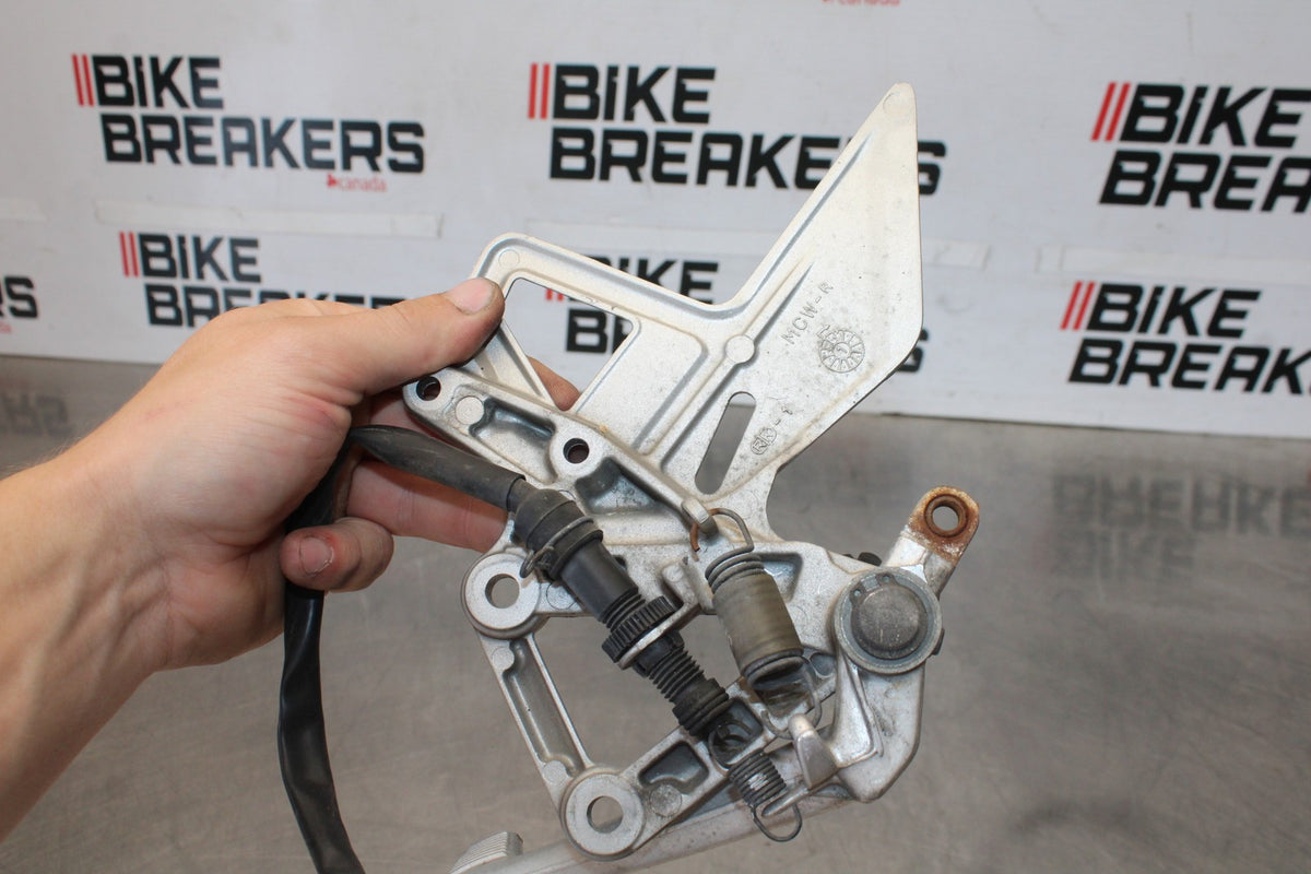 06-07 HONDA INTERCEPTOR 800 VFR800 RIGHT REARSET REAR SET DRIVER FOOT PEG BB917