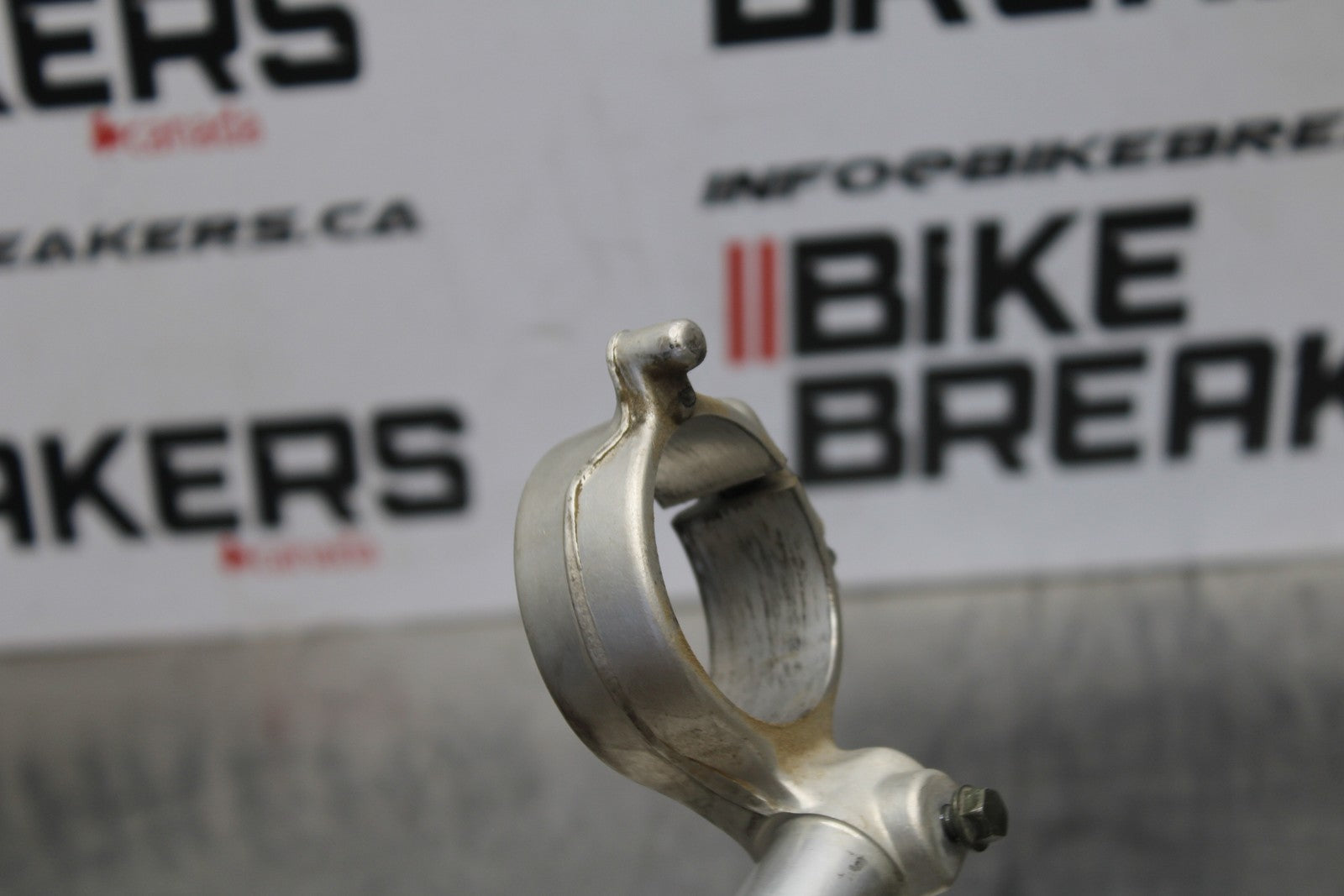 05-06 SUZUKI GSXR1000 RIGHT CLIP ON HANDLEBAR BB773