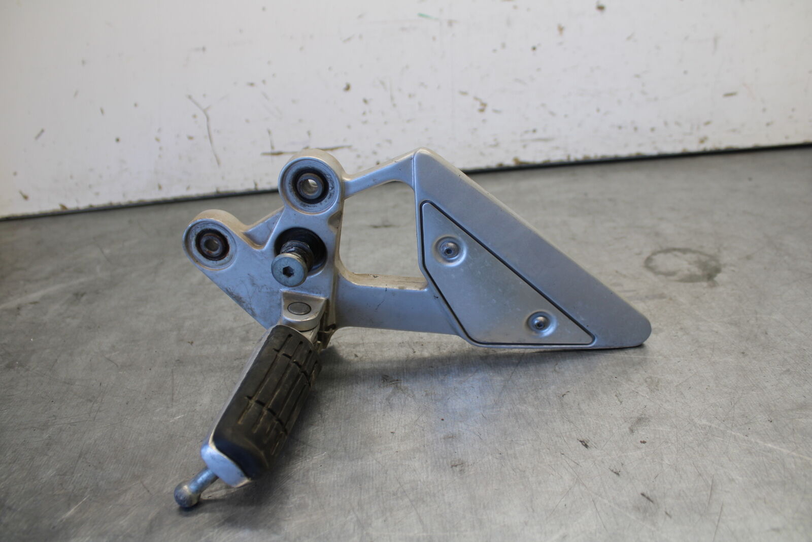 07-09 YAMAHA FZ6 LEFT REARSET REAR SET DRIVER FOOT PEG REST STOP BB713