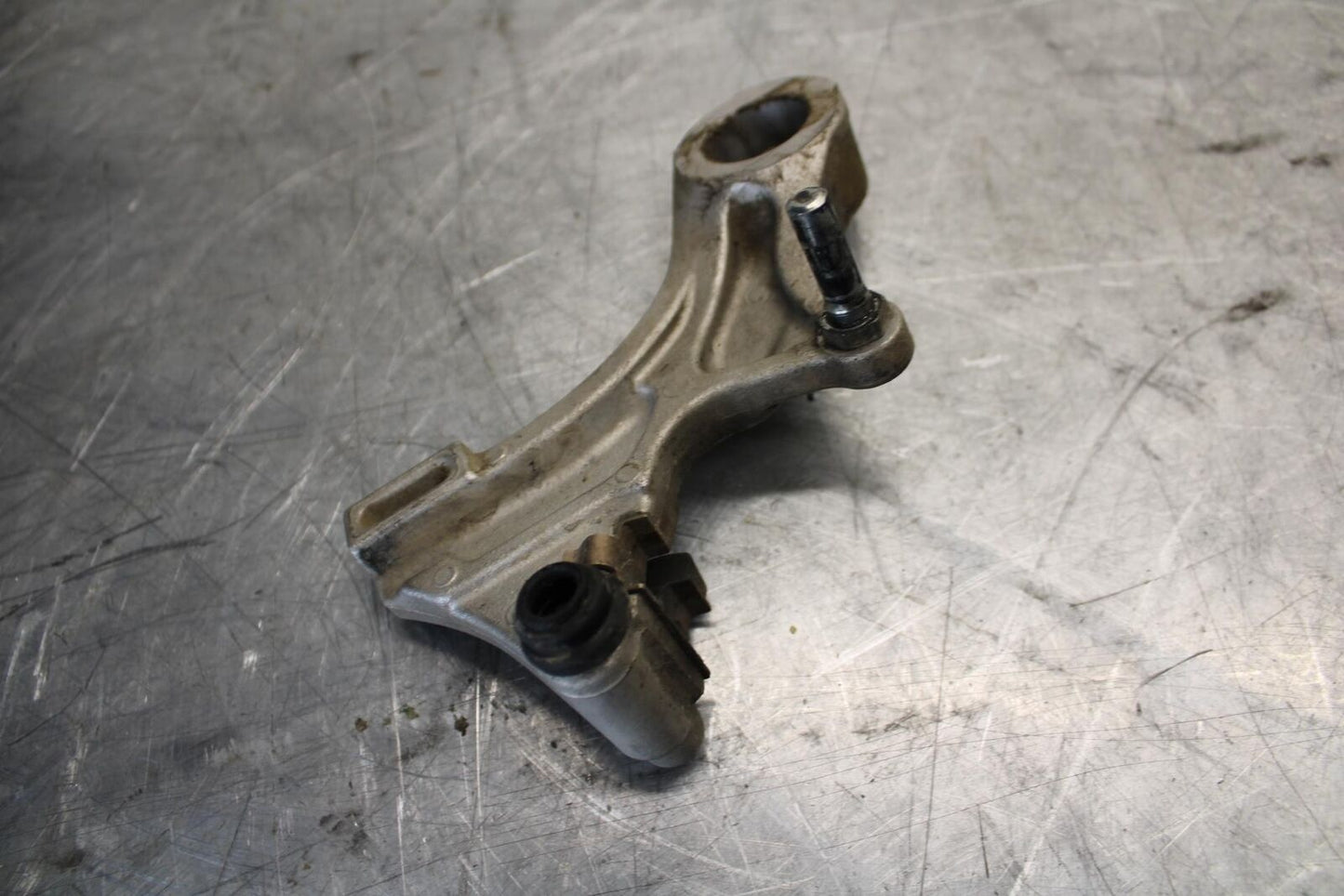 2011 Honda CBR600RR REAR BRAKE CALIPER HANGER BACK MOUNTING BRACKET BB520