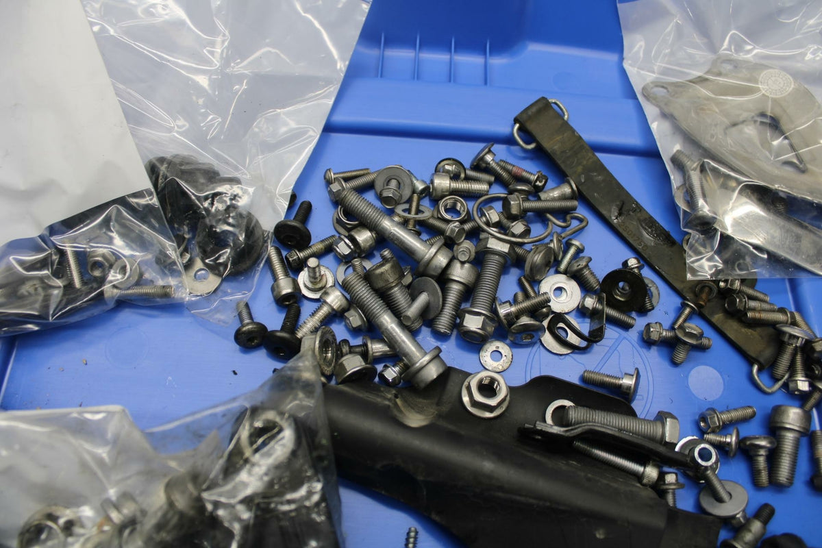 08-11 TRIUMPH SPEED TRIPLE HARDWARE SCREWS BB366