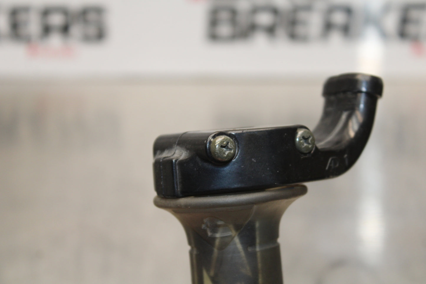 04-05 KAWASAKI NINJA ZX10R THROTTLE CABLE LINE HOUSING GUIDE BB163