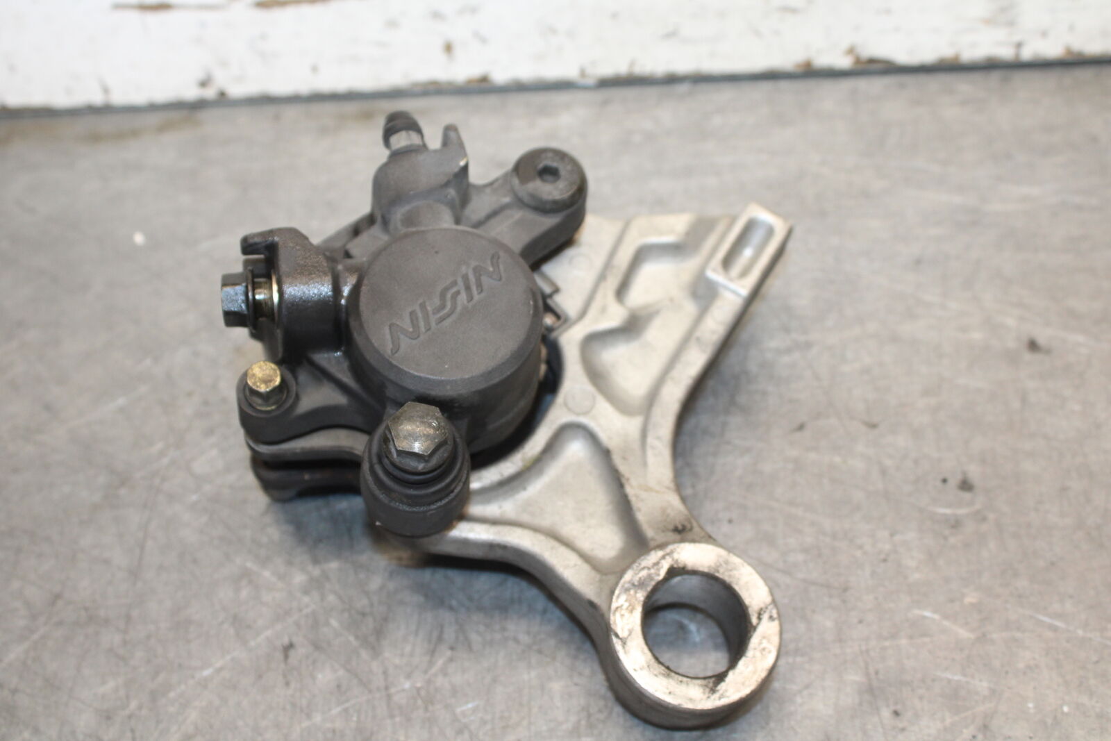05-06 HONDA CBR600RR REAR BACK BRAKE CALIPER W MOUNT BRACKET  BB689