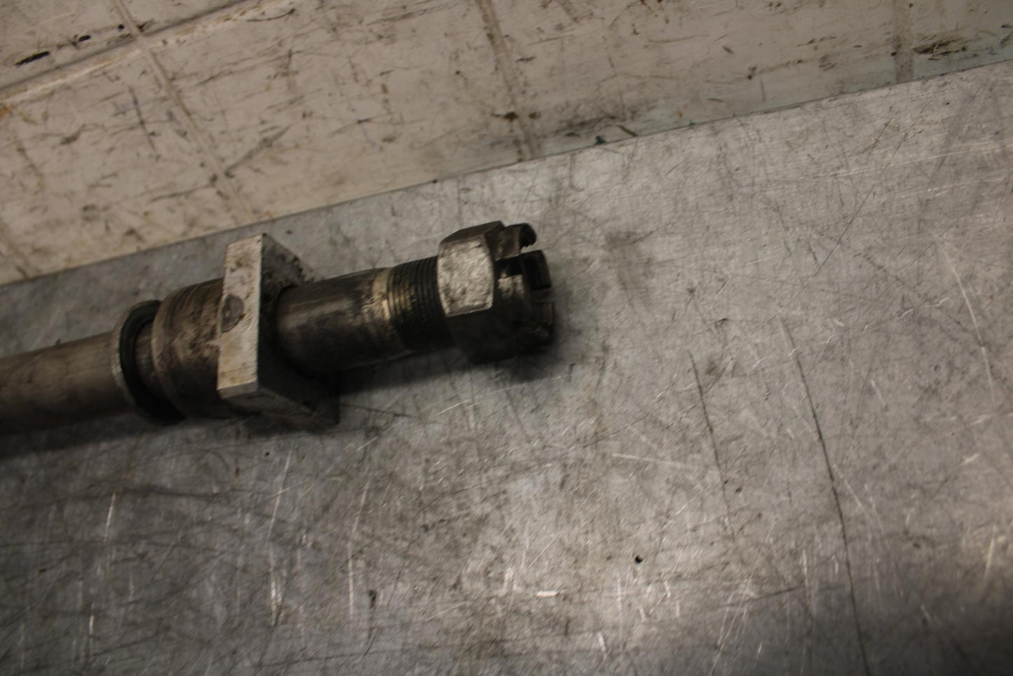 2009 Kawasaki Ninja ZX6R ZX600R REAR AXLE BACK WHEEL RIM PIVOT BOLT AXEL BB538