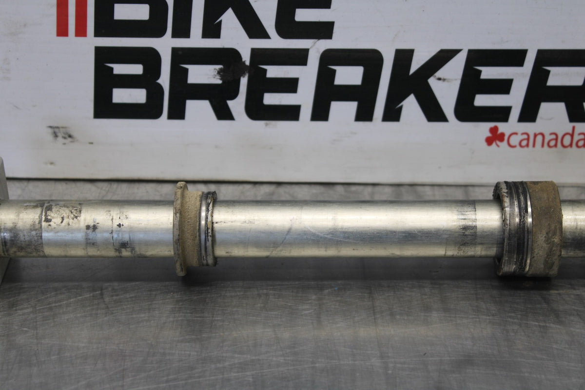 08 KAWASAKI ZX6R REAR AXLE BACK WHEEL RIM PIVOT BOLT AXEL BB896