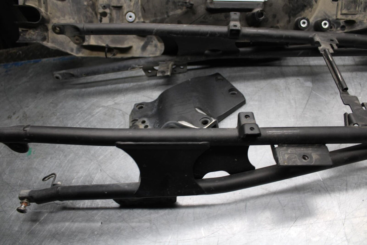 07-08 KAWASAKI CONCOURS 1400 ABS REAR BACK TAIL SUBFRAME SUB FRAME BB449