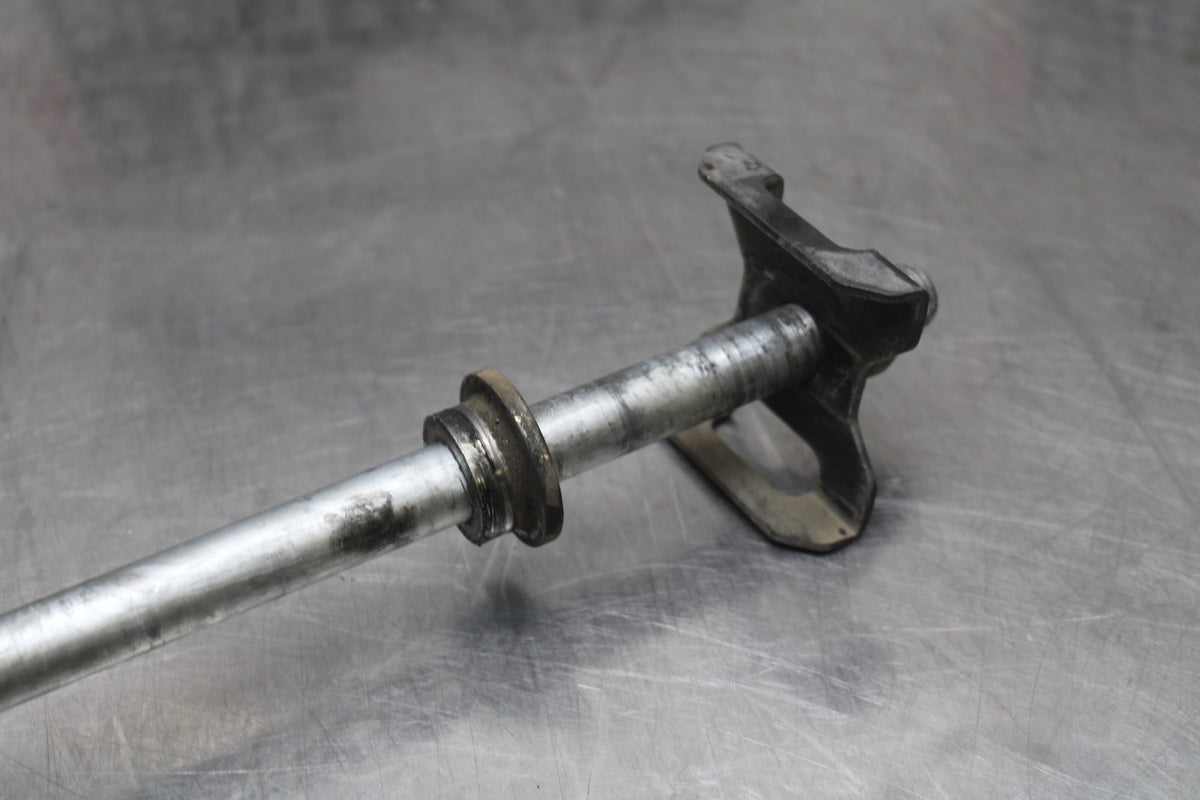 09 KAWASAKI NINJA 250R REAR AXLE BACK WHEEL RIM PIVOT BOLT AXEL BB824