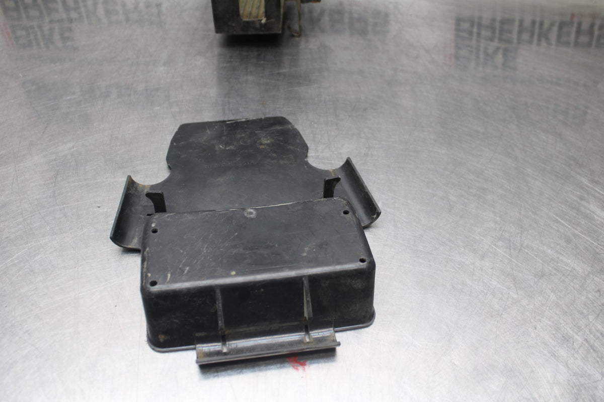 77 SUZUKI GS750 BATTERY BOX TRAY COVER BB779