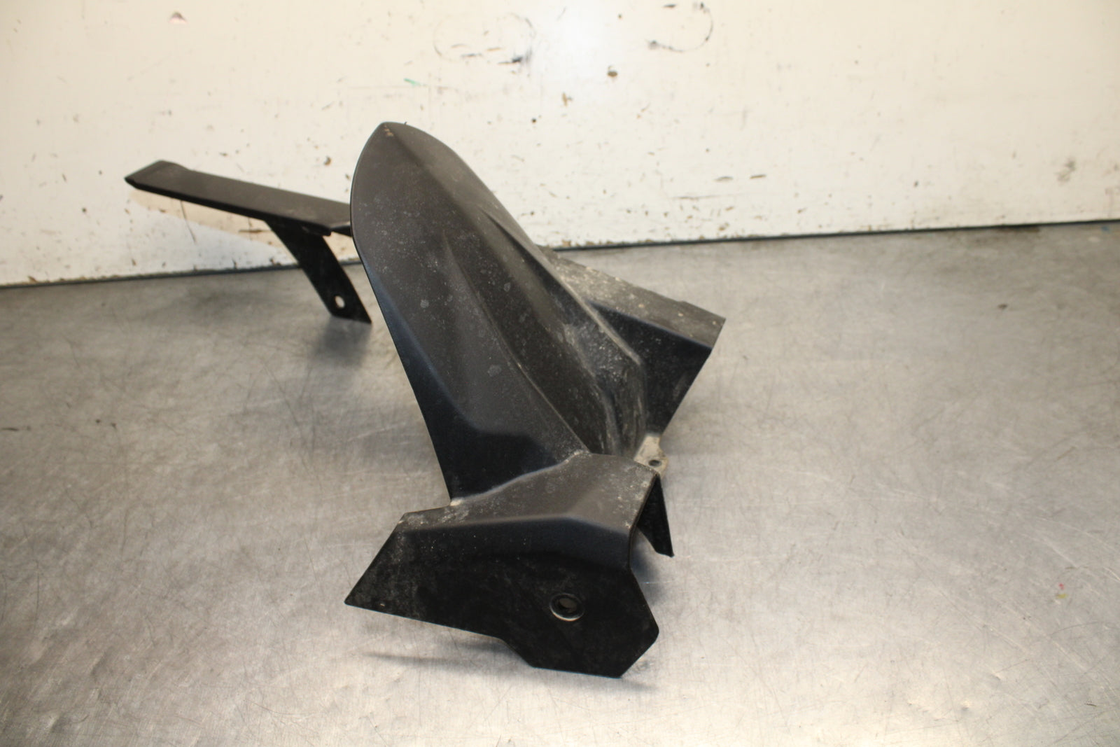 24 KAWASAKI NINJA 500 ABS REAR BACK WHEEL TIRE HUGGER FENDER BB730