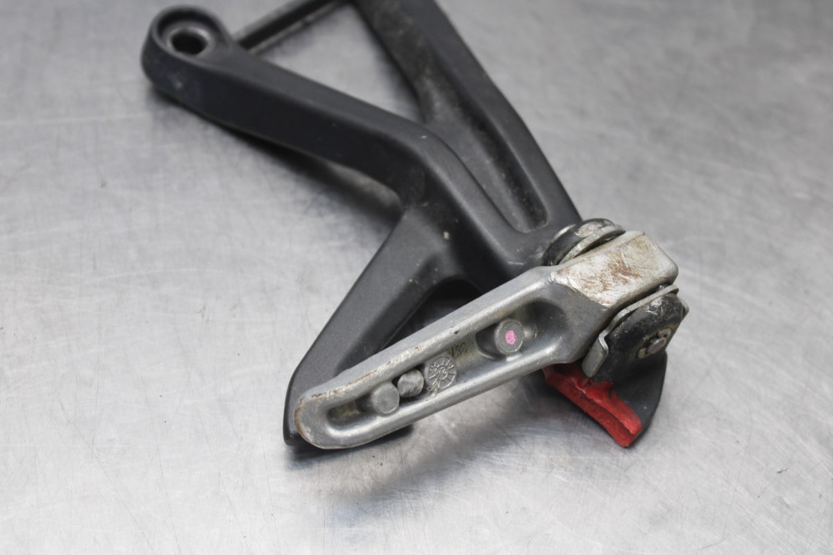 23-26 KAWASAKI NINJA ZX4RR RIGHT REAR BACK PASSENGER PEG BB898