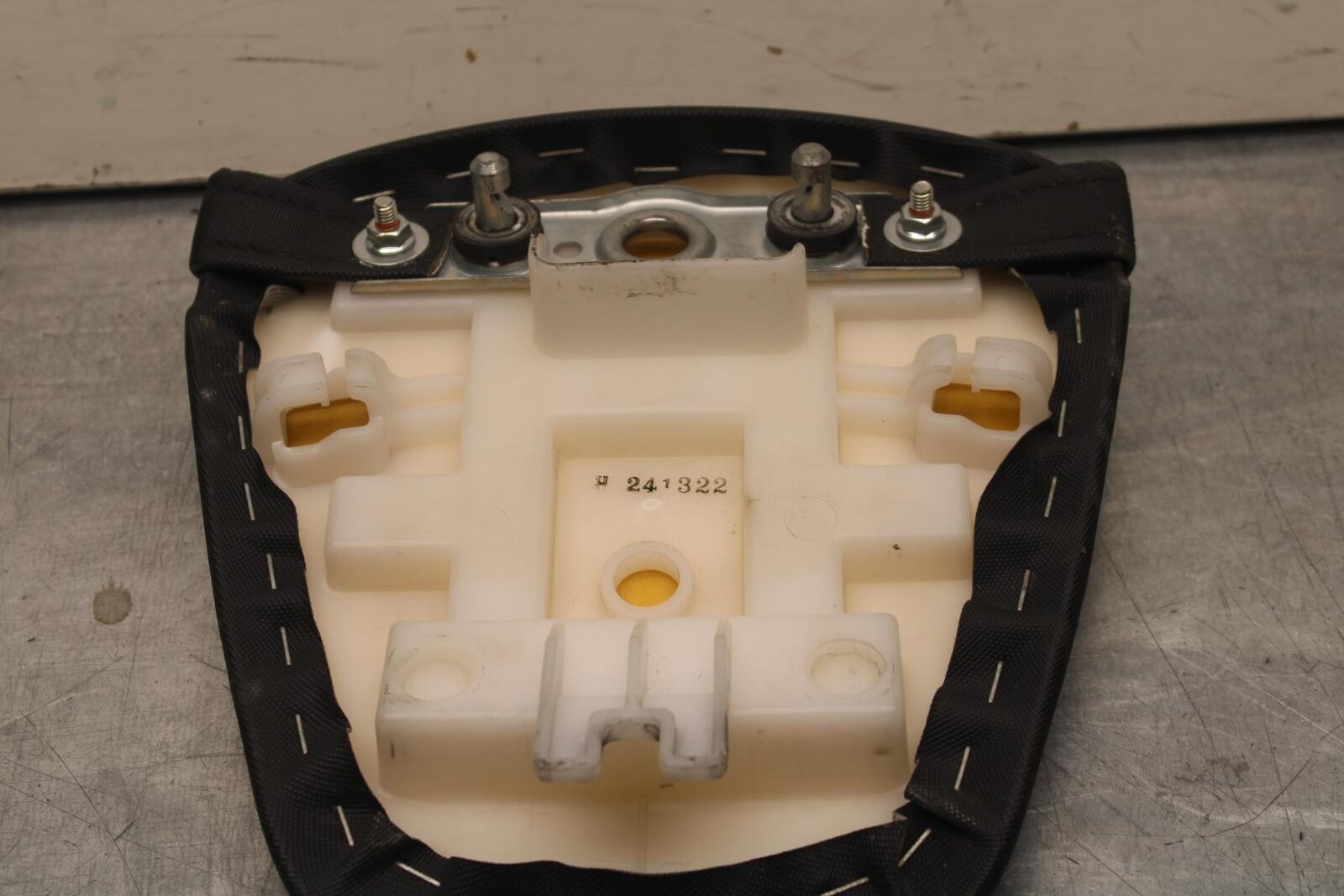2011 Suzuki GSXR600 REAR BACK PASSENGER TANDEM SEAT PAD SADDLE PILLION BB605