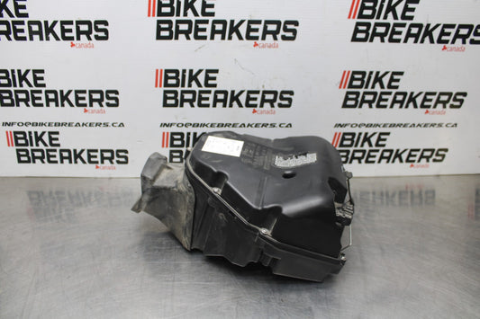 20 TRIUMPH STREET TRIPLE 765 AIRBOX AIR INTAKE FILTER BOX BB864