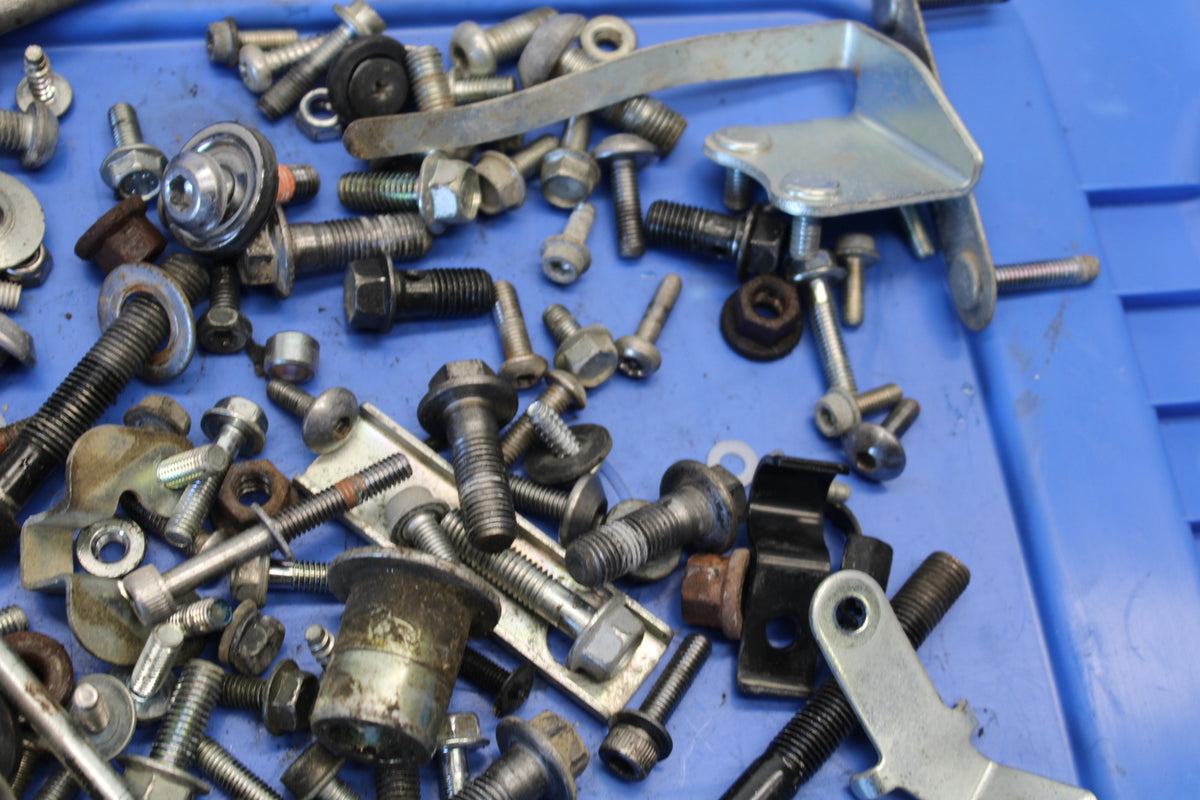 09-15 YAMAHA FZ6R ENGINE MOUNTING BOLTS HARDWARE MOTOR SCREWS BB686