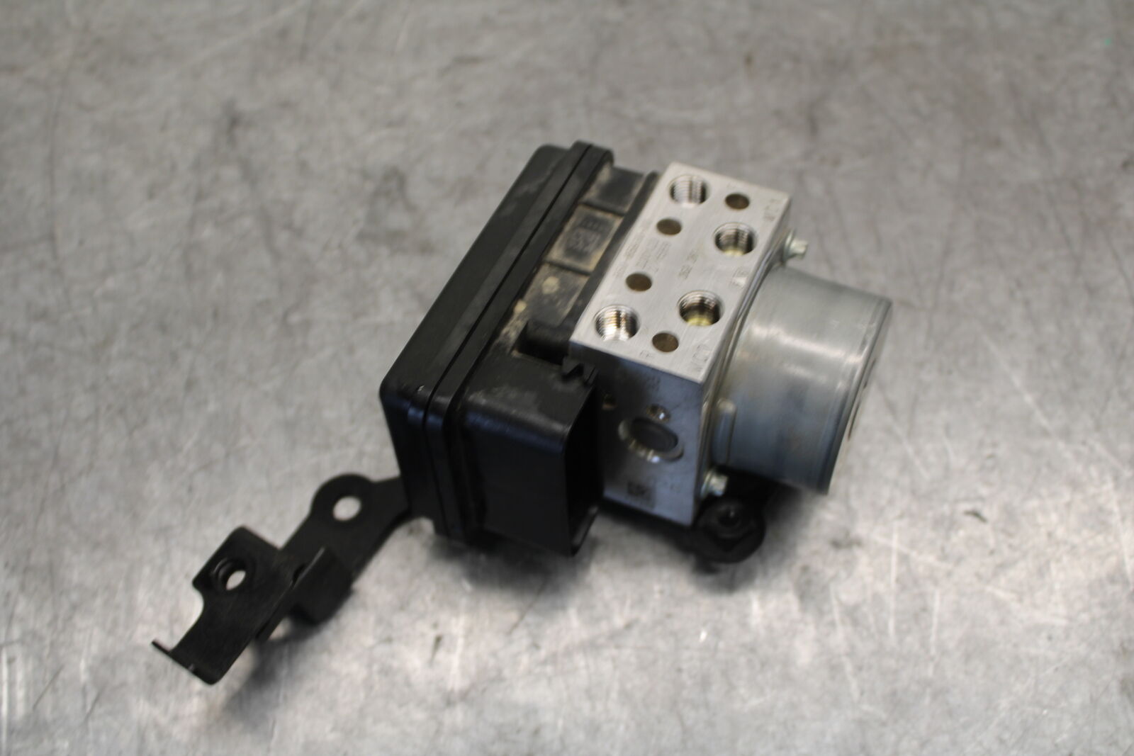22-24 YAMAHA XSR900 ABS PUMP UNIT MODULE BB683