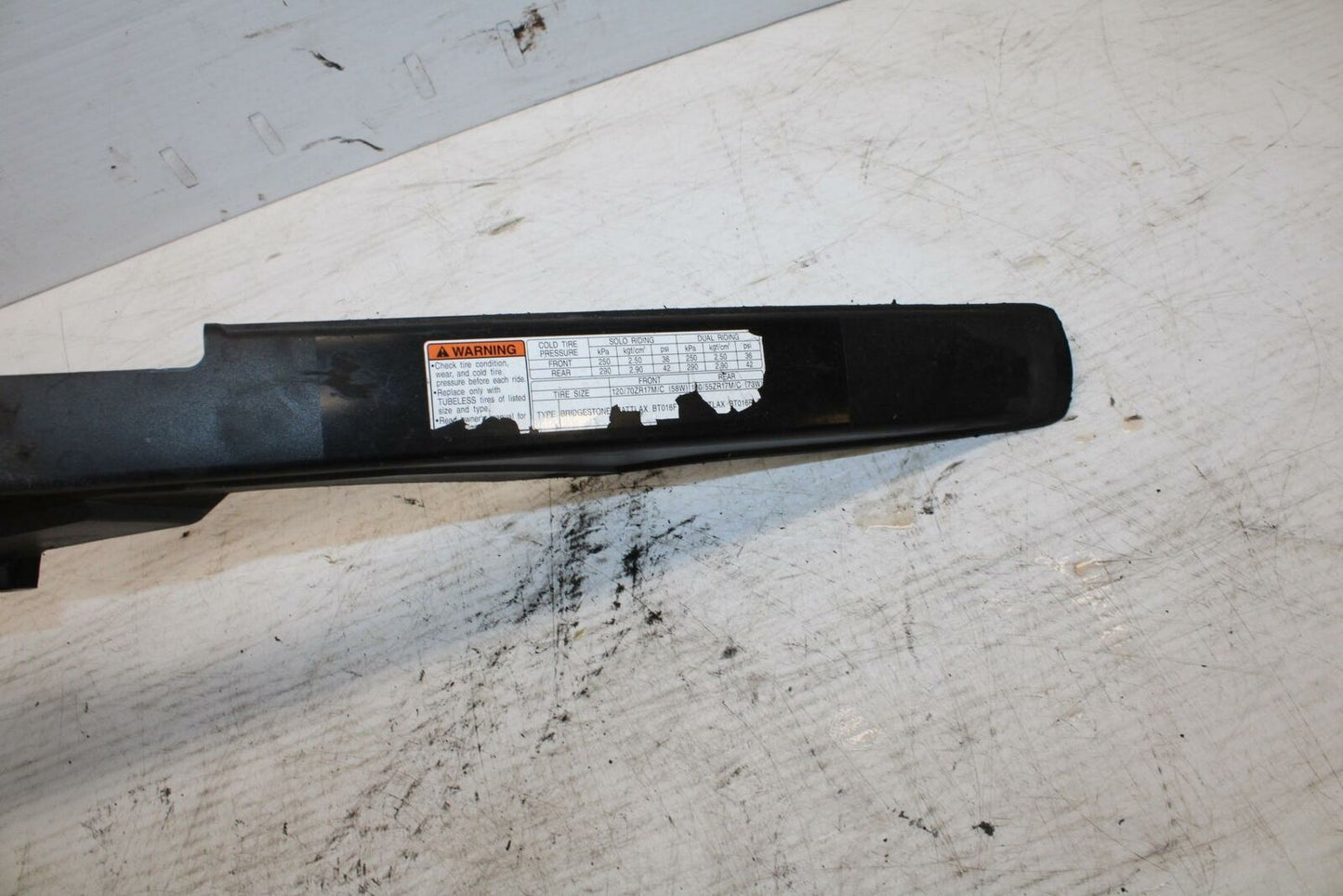 11-17 SUZUKI GSXR750 REAR BACK DRIVE CHAIN GUARD COVER SHIELD 61311-14J00 BB306
