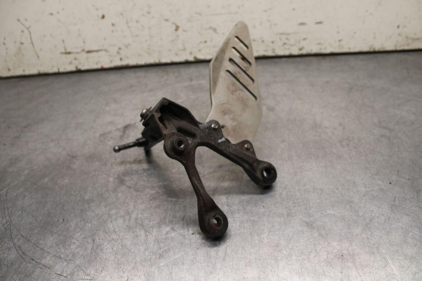 13-17 KAWASAKI NINJA ZX6R ZX636E LEFT REARSET REAR SET DRIVER FOOT PEG BB735