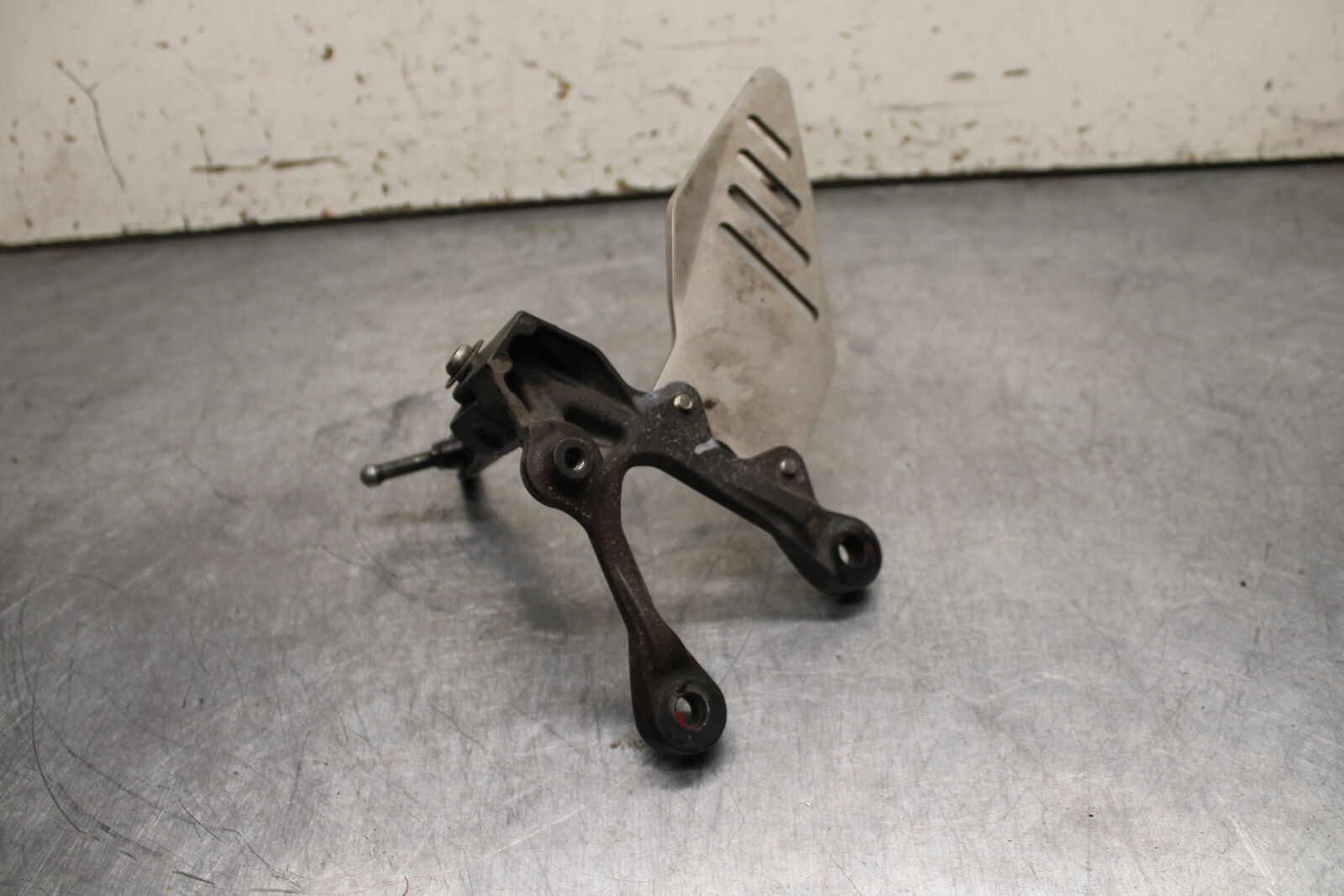 13-17 KAWASAKI NINJA ZX6R ZX636E LEFT REARSET REAR SET DRIVER FOOT PEG BB735