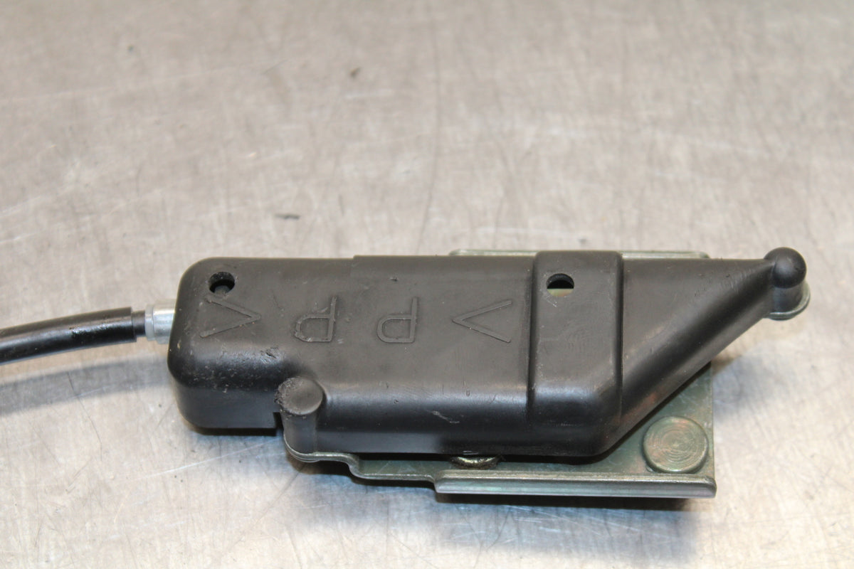 00-01 YAMAHA YZF R1 REAR PASSENGER SEAT LATCH LOCK ASSEMBLY BB755