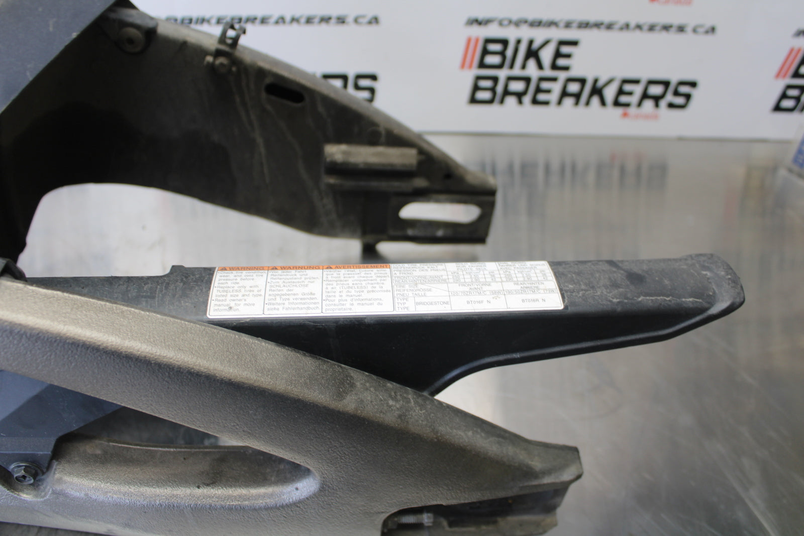 11 SUZUKI GSXR1000 REAR SWINGARM BACK SUSPENSION SWING ARM BB142