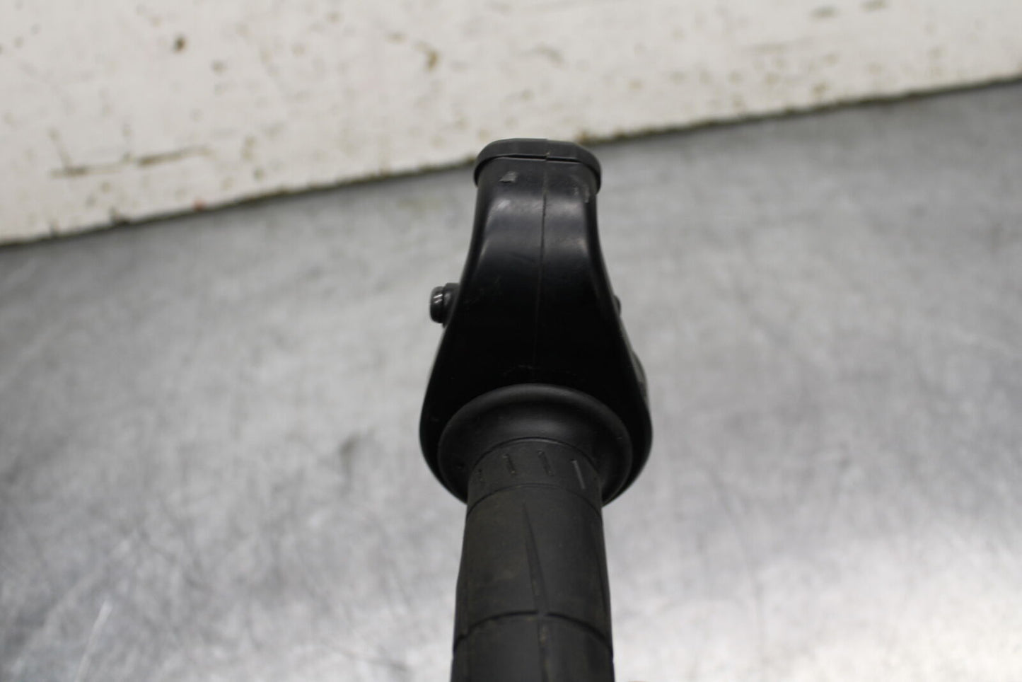 13-17 KAWASAKI NINJA ZX6R ZX636E THROTTLE CABLE LINE HOUSING GUIDE BB735