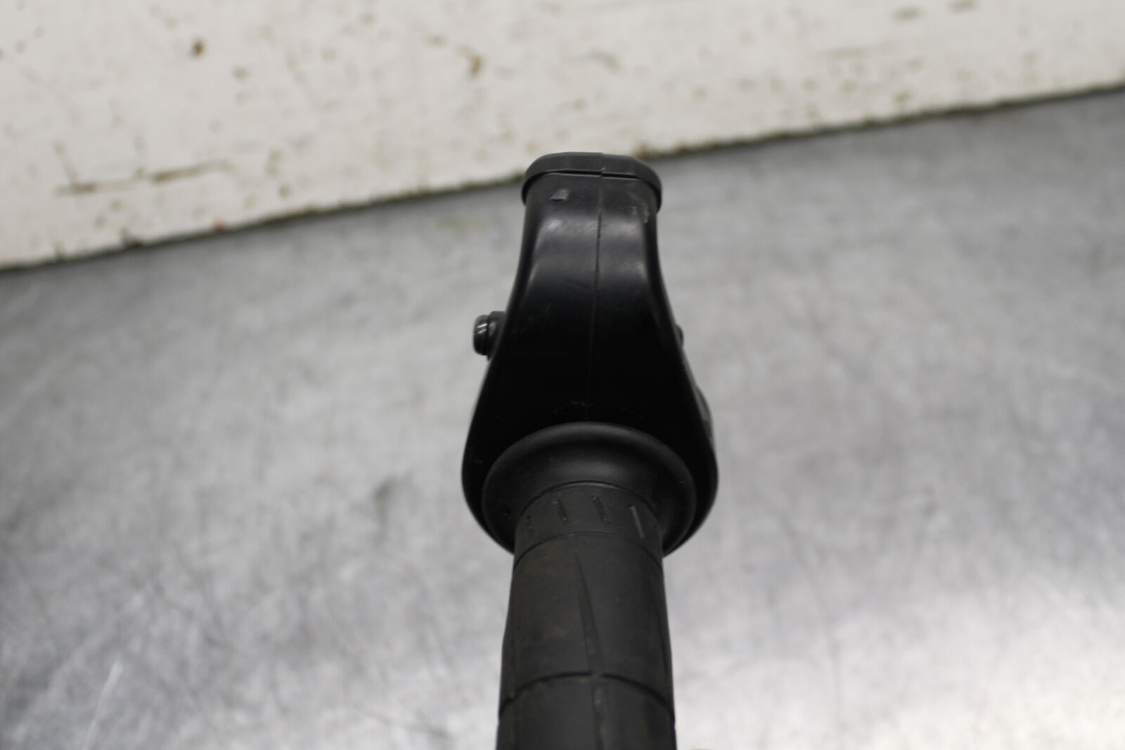 13-17 KAWASAKI NINJA ZX6R ZX636E THROTTLE CABLE LINE HOUSING GUIDE BB735