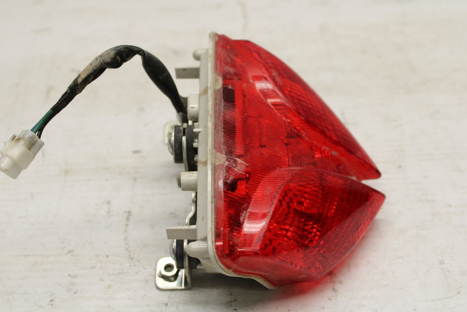 11-19 SUZUKI GSXR600 REAR TAIL TAILLIGHT BACK BRAKE LIGHT BB294