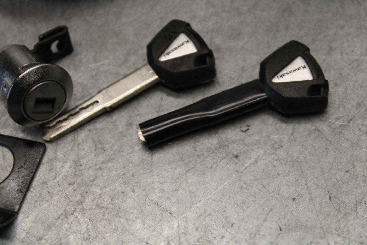 18-23 KAWASAKI NINJA 400 IGNITION LOCK KEY SET W/ GAS CAP AND SEAT LOCK BB660