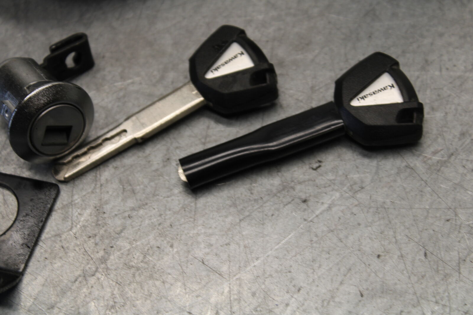 18-23 KAWASAKI NINJA 400 IGNITION LOCK KEY SET W/ GAS CAP AND SEAT LOCK BB660