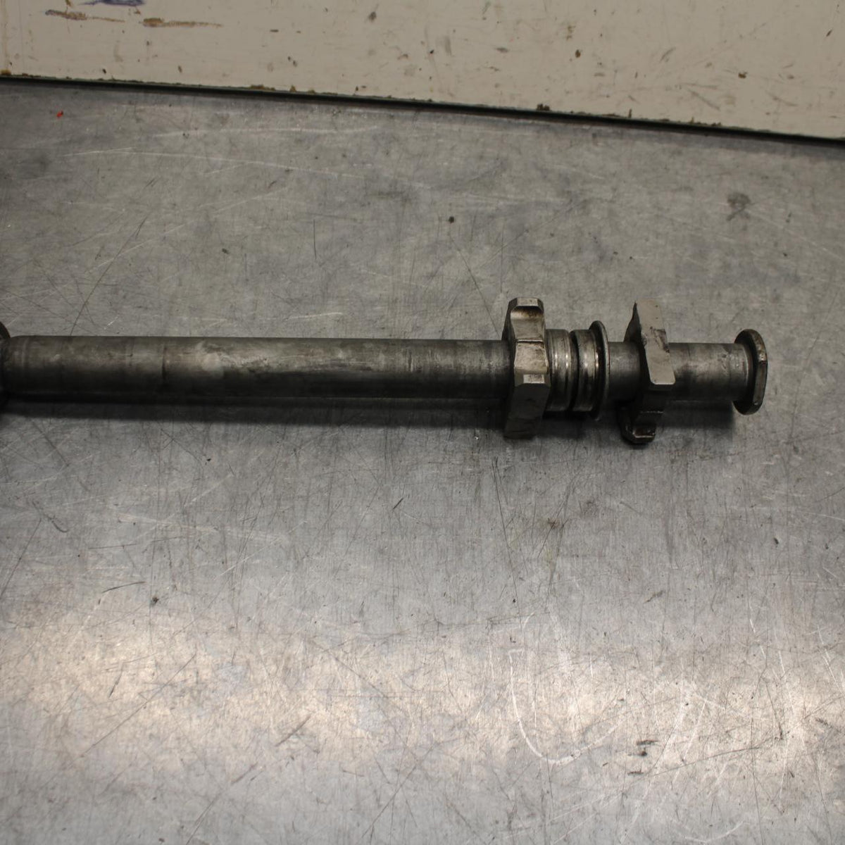 06-07 HONDA CBR1000RR REAR AXLE WHEEL RIM PIVOT BOLT AXEL 42301-MEL-000 BB99
