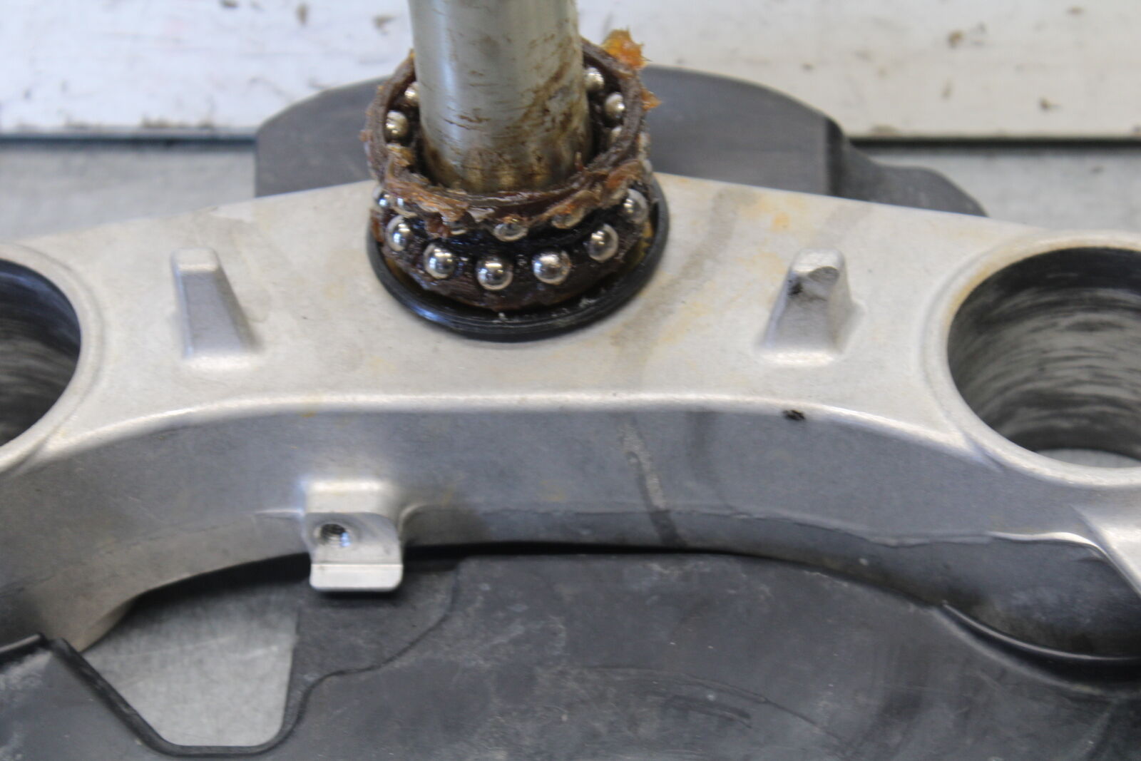 05-06 SUZUKI GSXR1000 FRONT FORKS CLAMP LOWER TRIPLE TREE STEM BB663