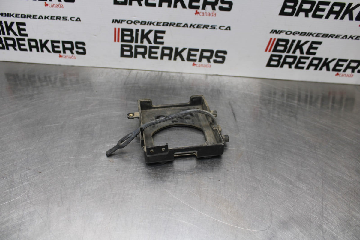 02 DUCATI MONSTER 620 REAR BACK TAIL UNDERTAIL BATTERY TRAY PLASTIC BB851