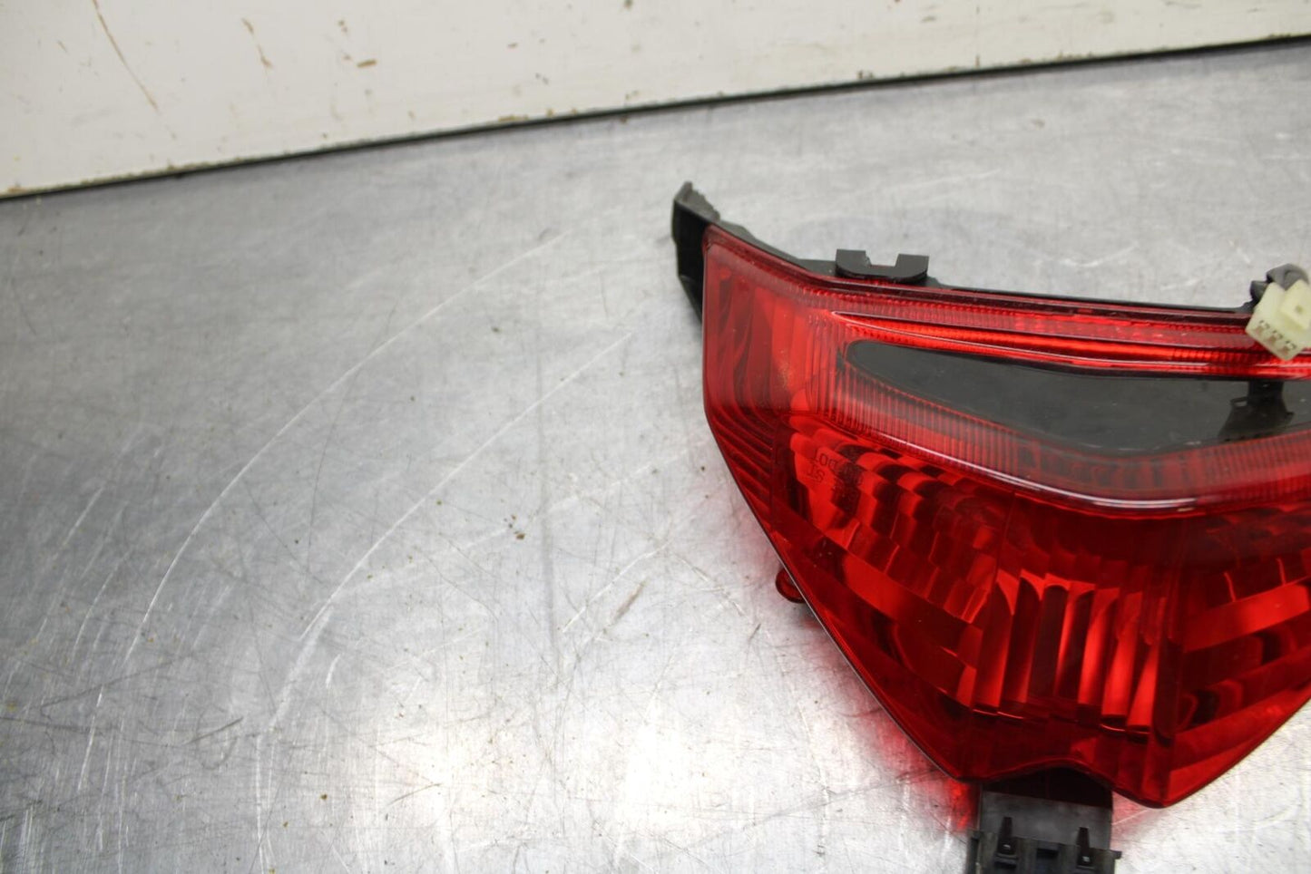 07-12 SUZUKI BANDIT GSF 650 F GSX650F/ REAR TAIL TAILLIGHT BACK BRAKE LIGHT BB90