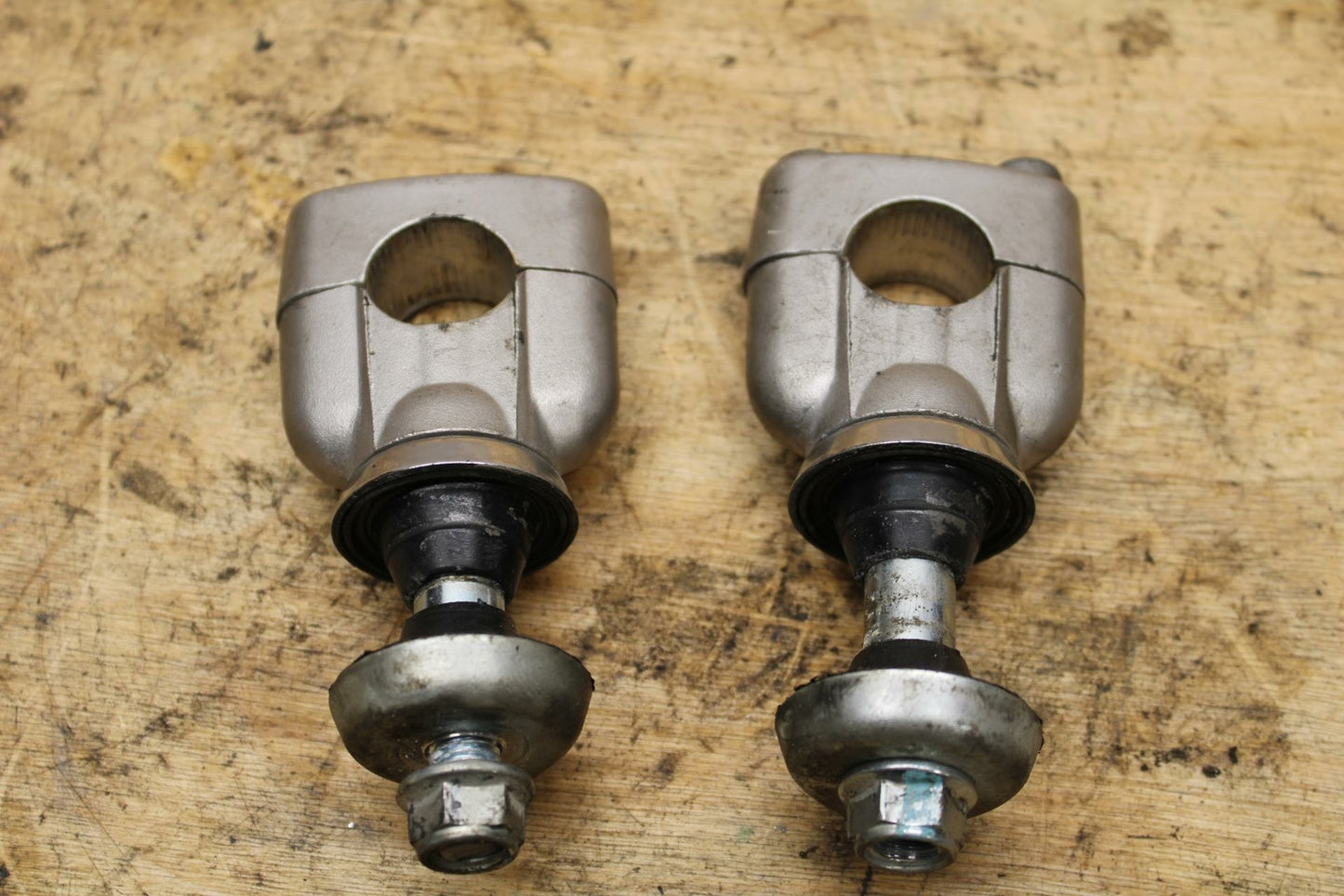 02-03 SUZUKI VSTROM 1000 HANDLEBAR RISERS CLAMPS BB331