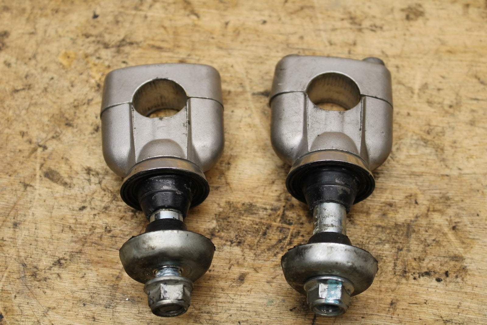 02-03 SUZUKI VSTROM 1000 HANDLEBAR RISERS CLAMPS BB331