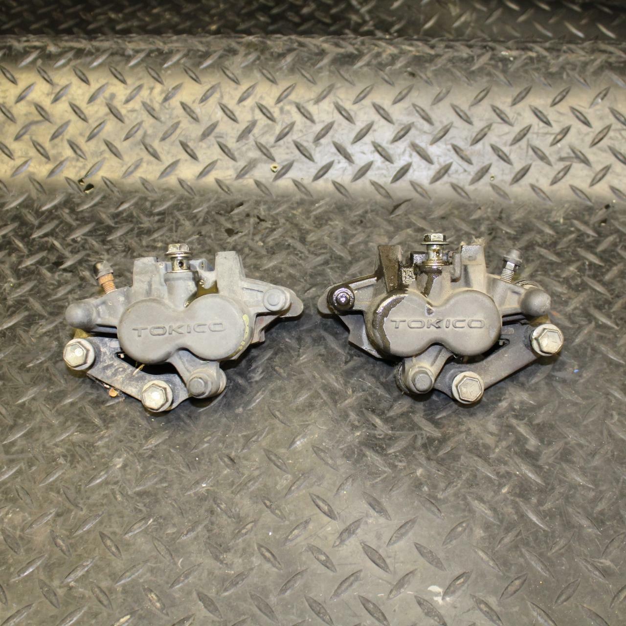 05-06 SUZUKI KATANA 750 GSX750F  FRONT BRAKE CALIPER SET PAIR CALIPERS bb166