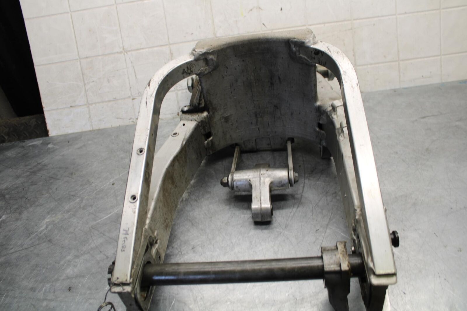1997 Suzuki GSXR750 REAR SWINGARM BACK SUSPENSION SWING ARM BB527