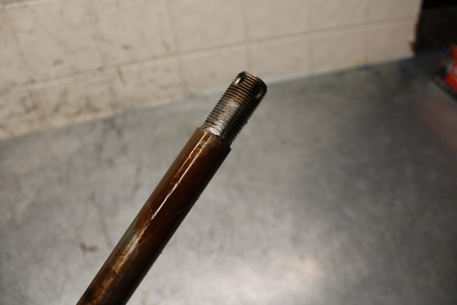 1977 Yamaha XS750 REAR AXLE BACK WHEEL RIM PIVOT BOLT AXEL 1J7-25381-00-00 BB554