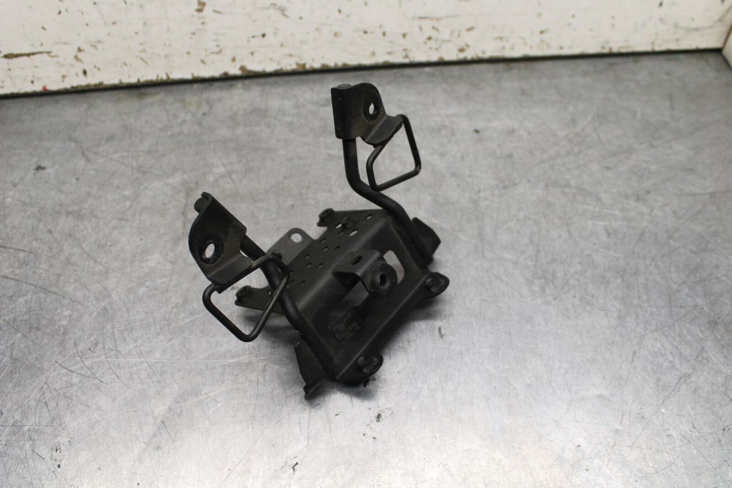 19-22 KAWASAKI Z400 UPPER FAIRING MIRROR GAUGES STAY BRACKET BB738