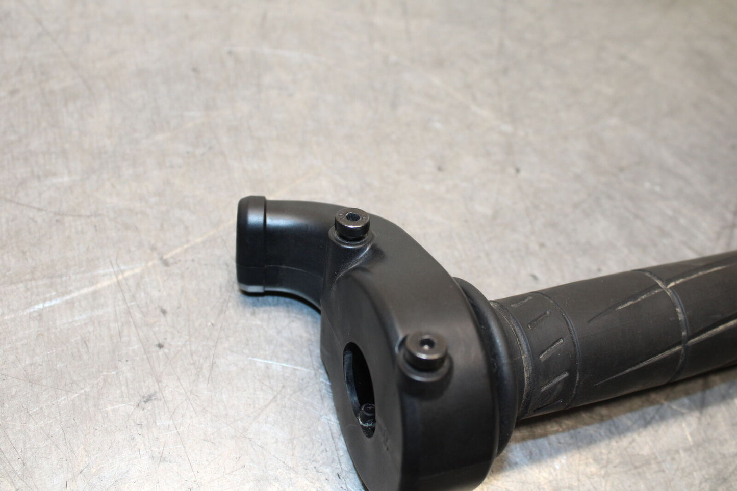 16 KAWASAKI NINJA ZX10R THROTTLE CABLE HOUSING AND TUBE BB650