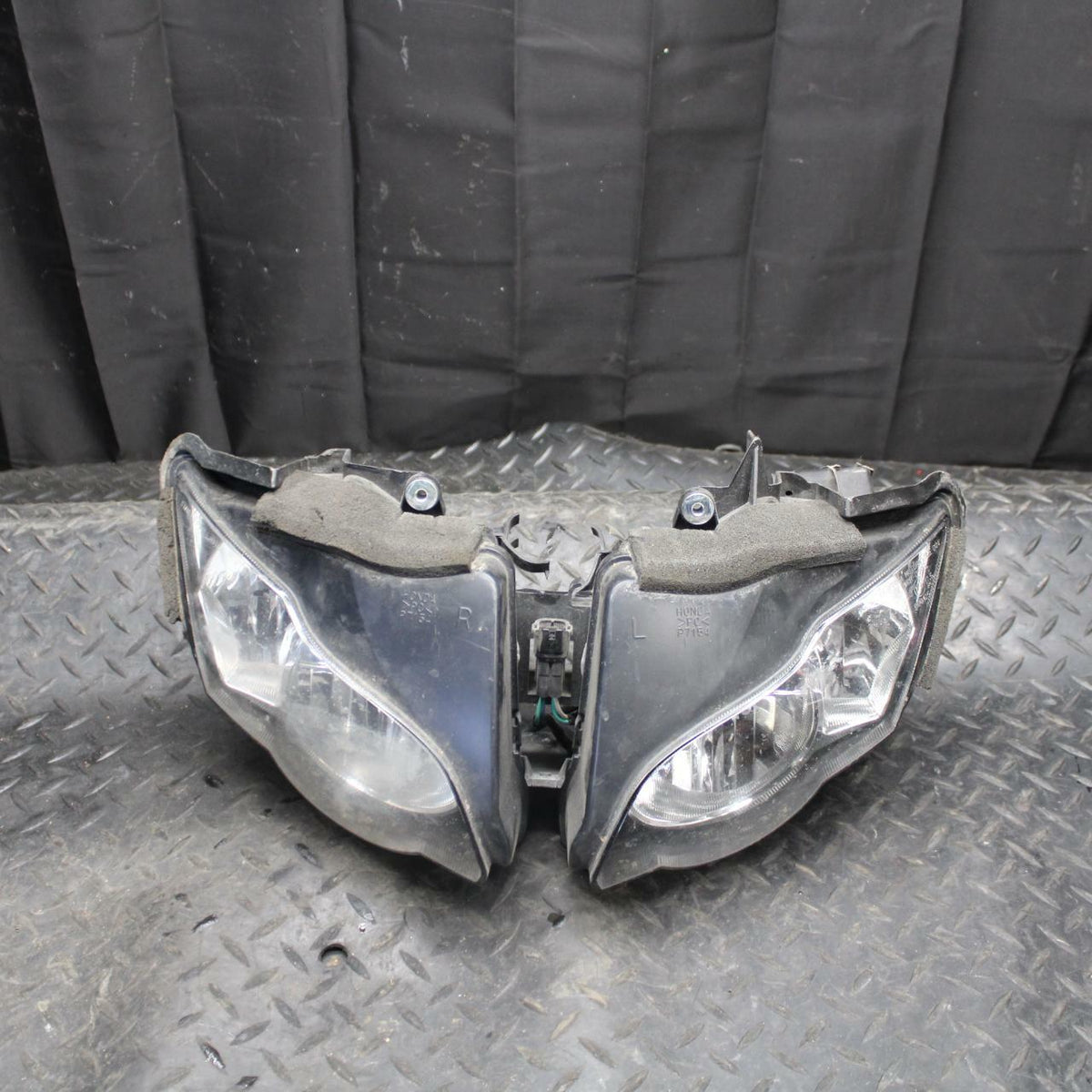 10-11 HONDA CBR1000RR FRONT HEADLIGHT HEAD LIGHT LAMP BB228
