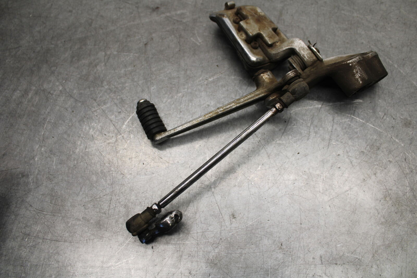 85-86 SUZUKI MADURA 1200 LEFT FRONT FOOT REST PEG STEP  BB691