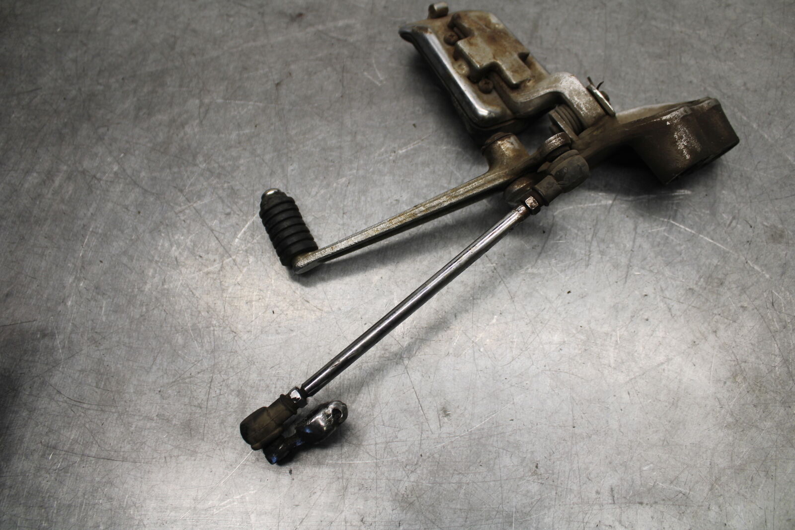 85-86 SUZUKI MADURA 1200 LEFT FRONT FOOT REST PEG STEP  BB691